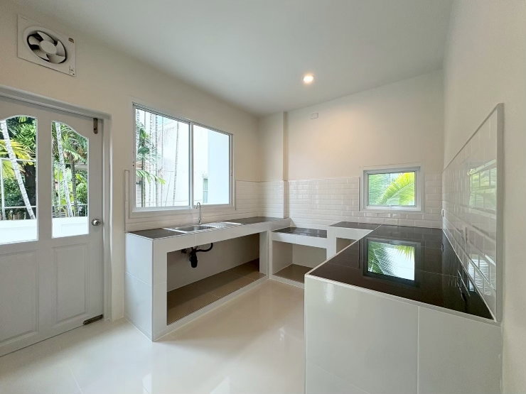 รูป (H901)บ้านเดี่ยวรีโนเวทใหม่ทั้งหลัง! สภาพสวยกริ๊บ เหมือนได้บ้านมือหนึ่ง หมู่บ้านมัณฑนา ปิ่นเกล้า-พระราม 5 - รูปที่ 8/15