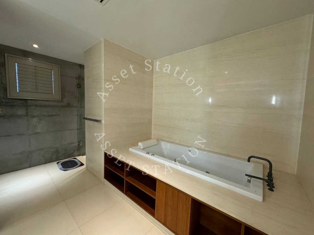 picture The Crest Ruamrudee | 🚅 Near BTS Phloen Chit Station and Central Embassy - 11/11