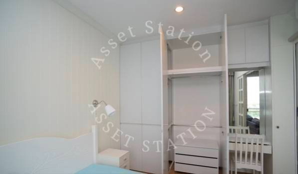 picture Villa Sathorn | ð
Near BTS Krung Thon Buri Station and Sena Fest - 2/9