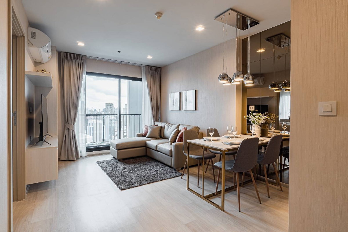 Life One Wireless for Rent THB55,000/month 2 Bed 2 Bath 63 sqm Floor 40 Fully Furnished Washer near BTS Phloen Chit Available Now