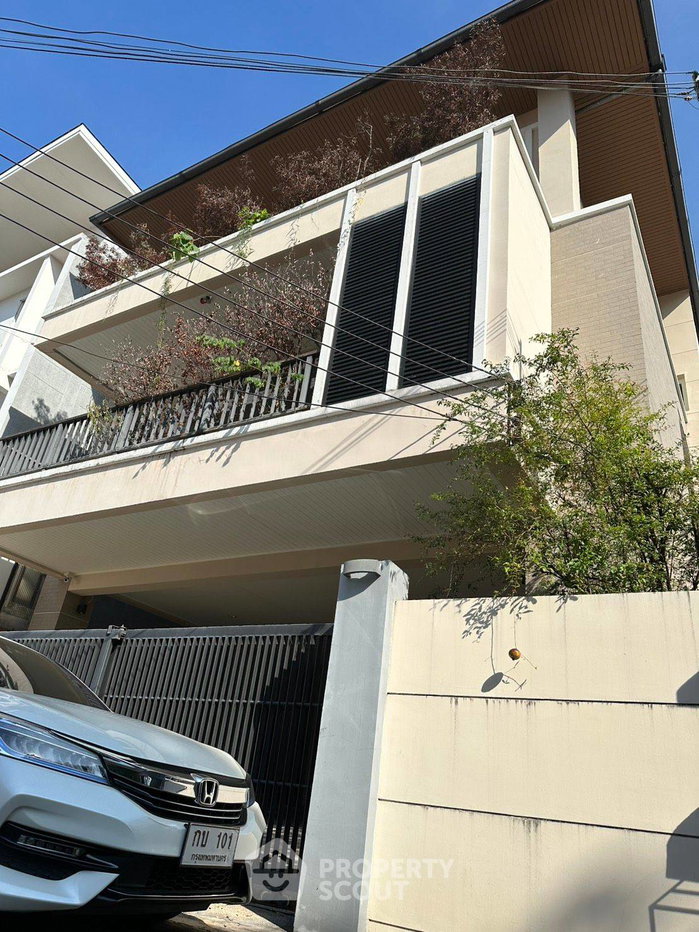picture 3-BR House near MRT Lat Phrao (ID 3441188) - 2/20