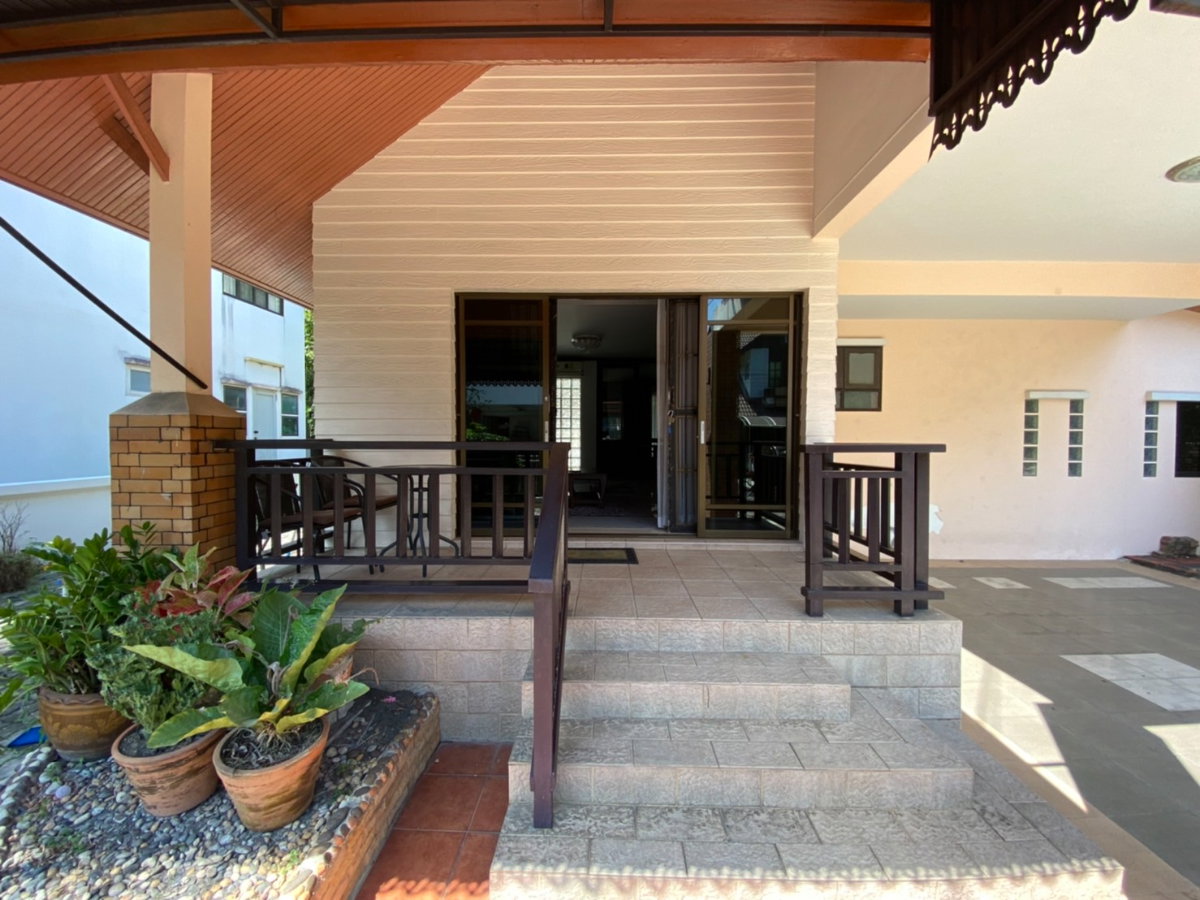 รูป ให้เช่าบ้านเดี่ยวหลังใหญ่ คันทรีโฮม( Counrty Home )  ทำเลดีติดถนน ใกล้ J park ศรีราชา - รูปที่ 8/63