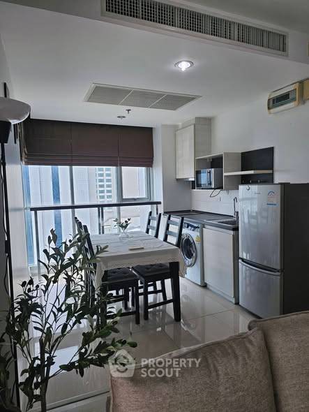 picture 2-BR Condo at Life Ratchadapisek near MRT Huai Khwang (ID 3439133) - 2/9