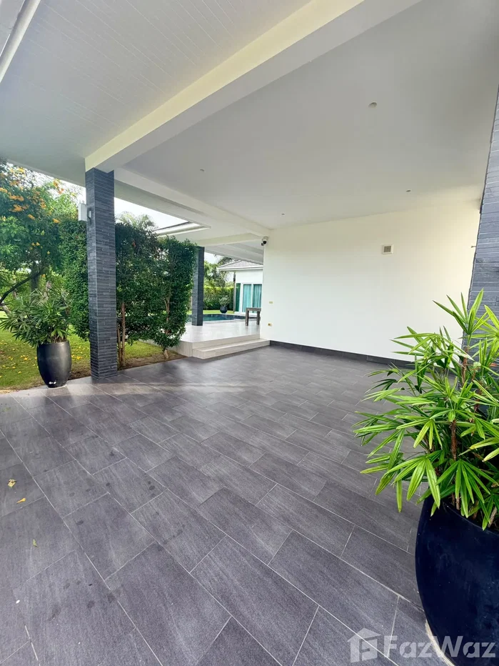 picture Beautiful 3-Bedroom Corner Pool Villa 6880612 - 5/25