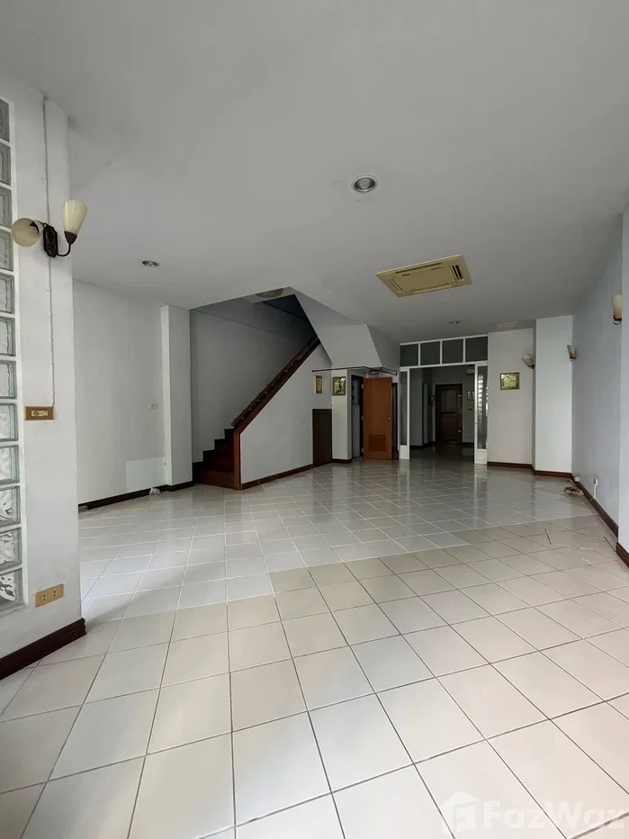 รูป ทาวน์เฮ้าส์ให้เช่า 6 ห้องนอน ใน บางจาก, กรุงเทพมหานคร 6881782 - รูปที่ 2/15
