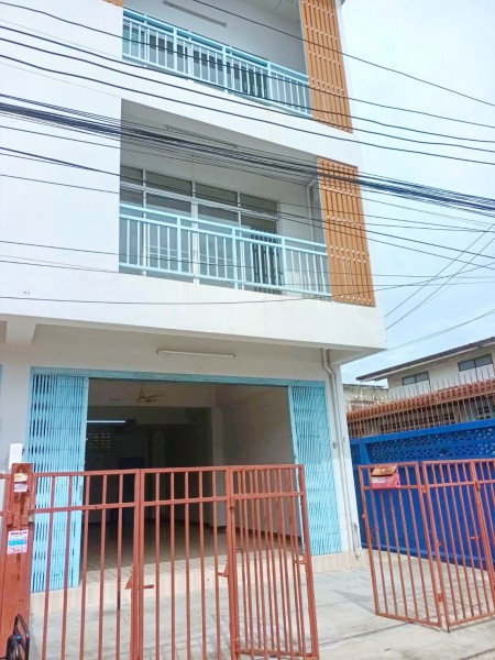 picture Central Rama2 1.9km 3-story townhome in the Tha Kham area 1 km. from Wat Tha Kham. Features 2 bed 3 - 7/8