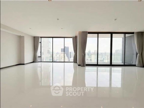คอนโด 4-ห้องนอน ที่ คิว วัน สุขุมวิท ใกล้ BTS นานา (ID 2995692)