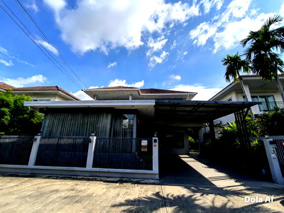 Houses for rent Suk Sawat Road : Single house for rent in Baan Thanarak Village, Sukhsawat Road. 78 sq.wa. land area, 220 sq.m. usable area. Fully furnished and ready to move in.