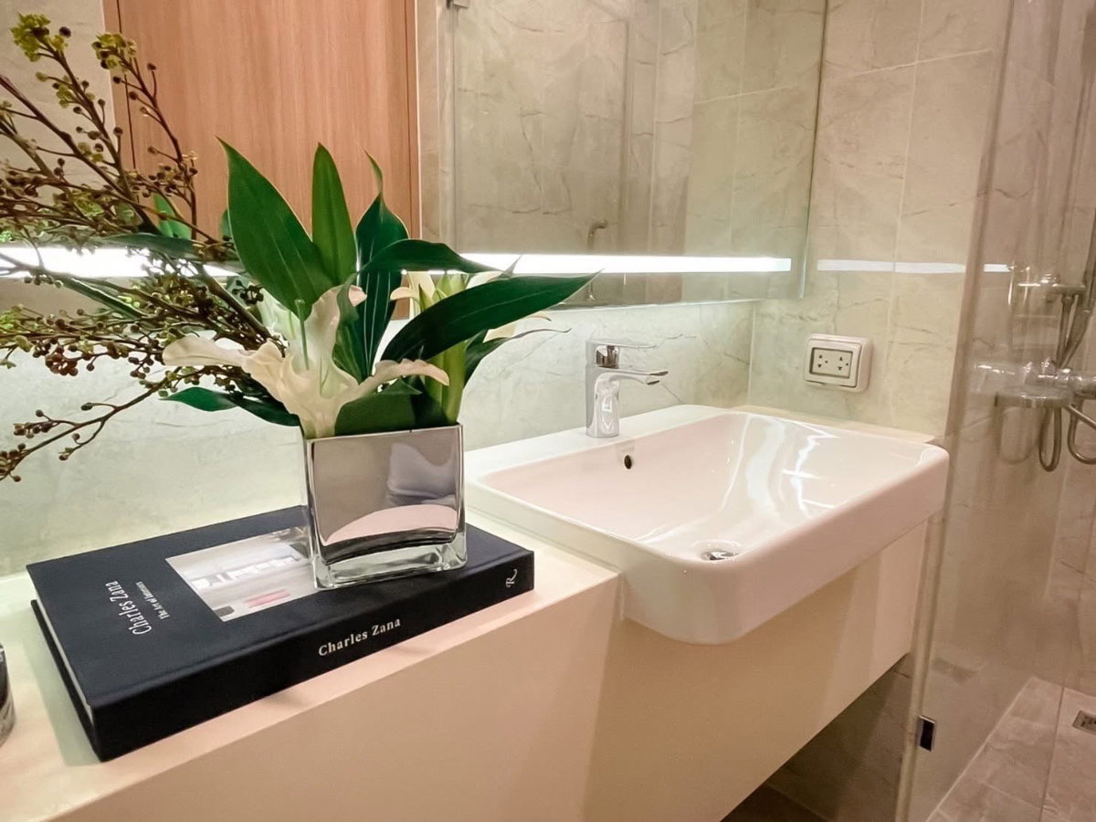 รูป 👑 NOBLE AROUND SUKHUMVIT 33  ■ Rare Unit • Private Residence • Prime Phrom Phong  ■ FOR RENT — AVAILABLE NOW - รูปที่ 15/17