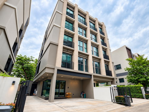 For Sale: Headquarters Ekkamai–Ladprao | Ready-to-Use 5-Storey Office Building in a Prime Business Location