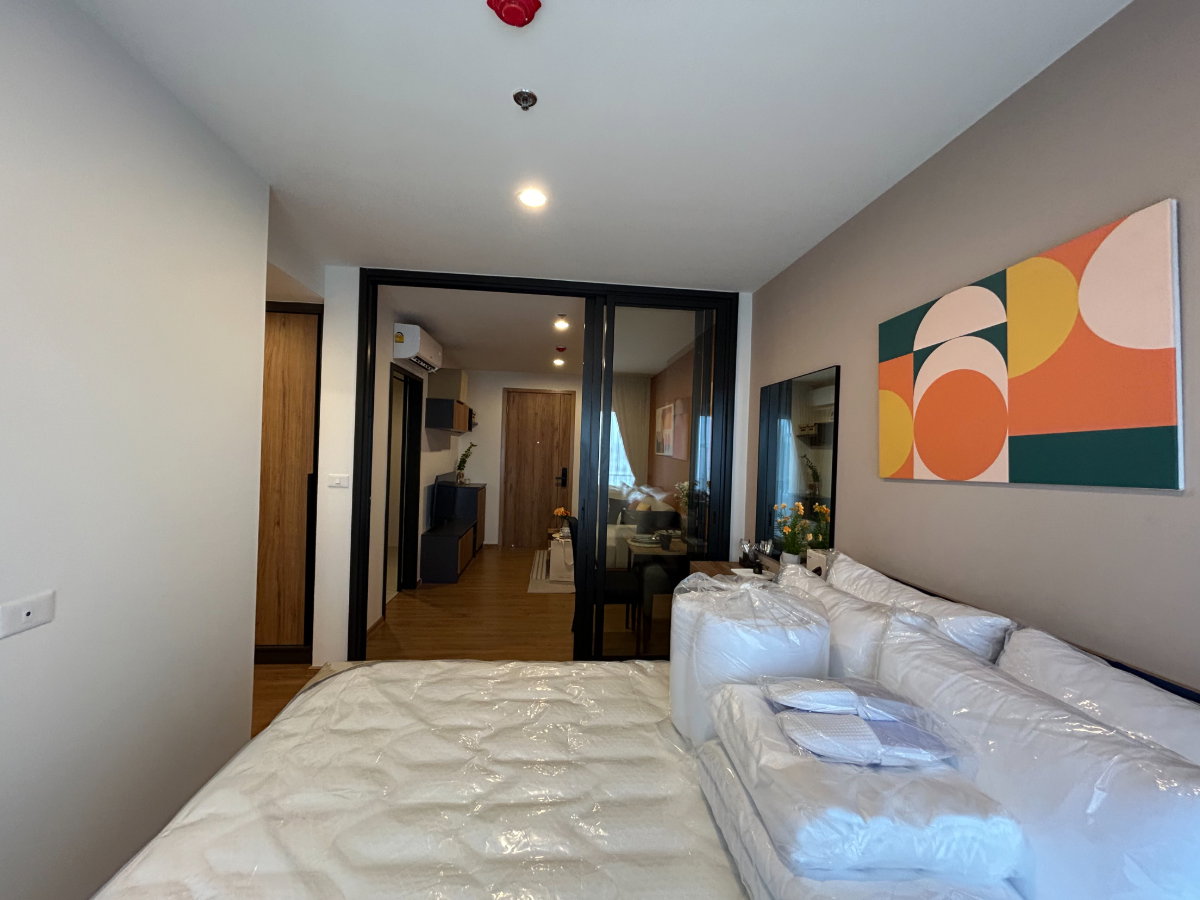 picture The Line Vibe 1 Bedroom/1Bathroom - 8/15