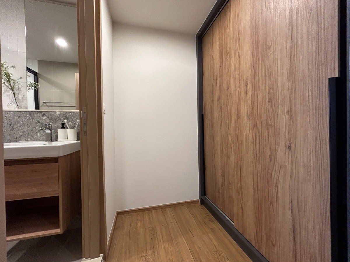 picture The Line Vibe 1 Bedroom/1Bathroom - 12/15