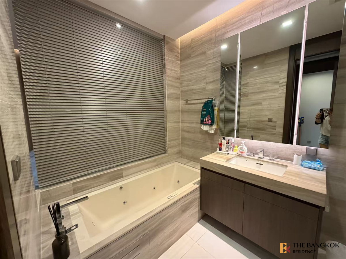 picture 💖💖 Rental Condo 🌆 Q1 Sukhumvit 2BR 95 sq.m. 100K ✨ High-Floor Unit, Near BTS Nana - 6/7