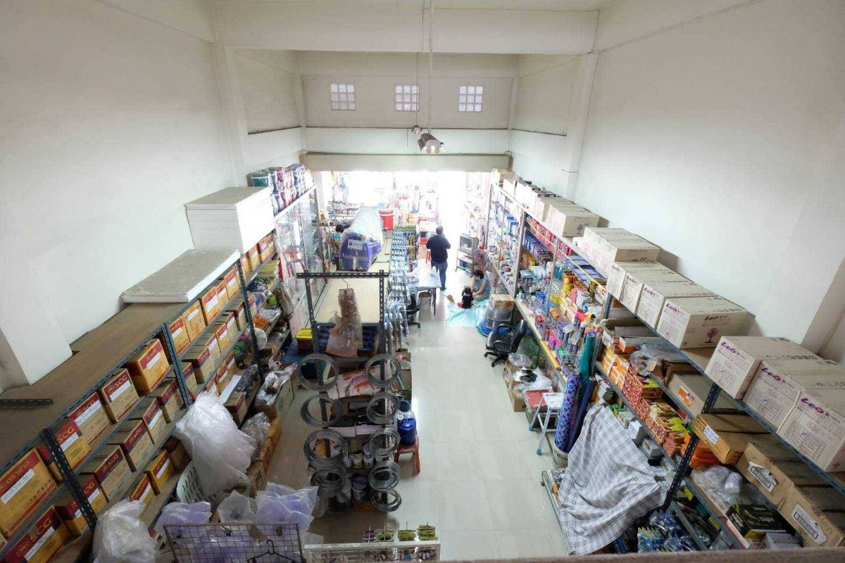 รูป ขายอาคารพาณิชย์ 3.5 ชั้น ตรงข้ามตลาดศรีนคร นครสวรรค์ ทำเลค้าขายศักยภาพสูง ลดเหลือ 4 ล้านบาท - รูปที่ 3/4