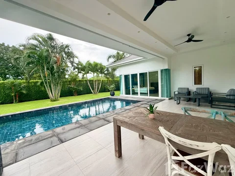 Beautiful 3-Bedroom Corner Pool Villa 6880612