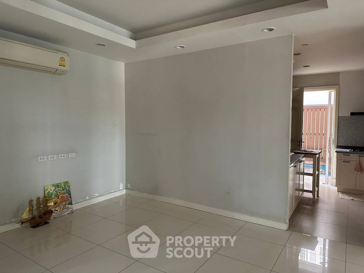 picture 3-BR House near MRT Lat Phrao (ID 3441188) - 10/20