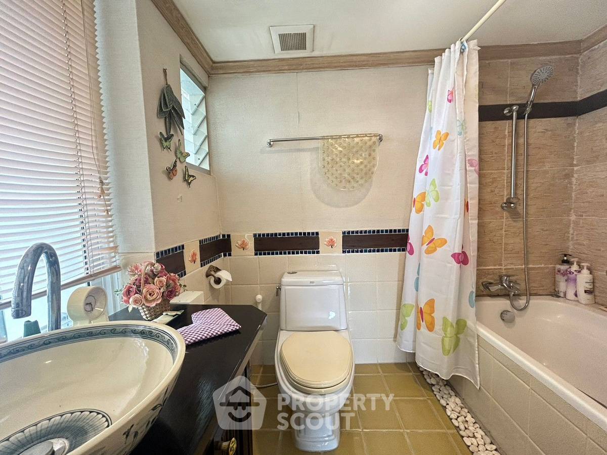 picture Spacious 2-BR 139 Sqm For Sale At Ban Sangchan Condominium (ID 1267527) - 11/15