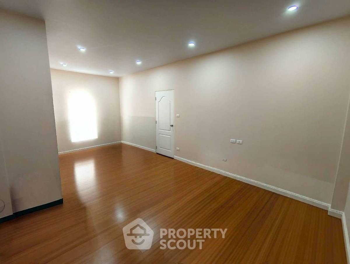 รูป บ้าน 3 ห้องนอน สำหรับขายในโครงการ Pharinyada ChaemChan ย่านนวมินทร์ (ID 3444830) - รูปที่ 10/16