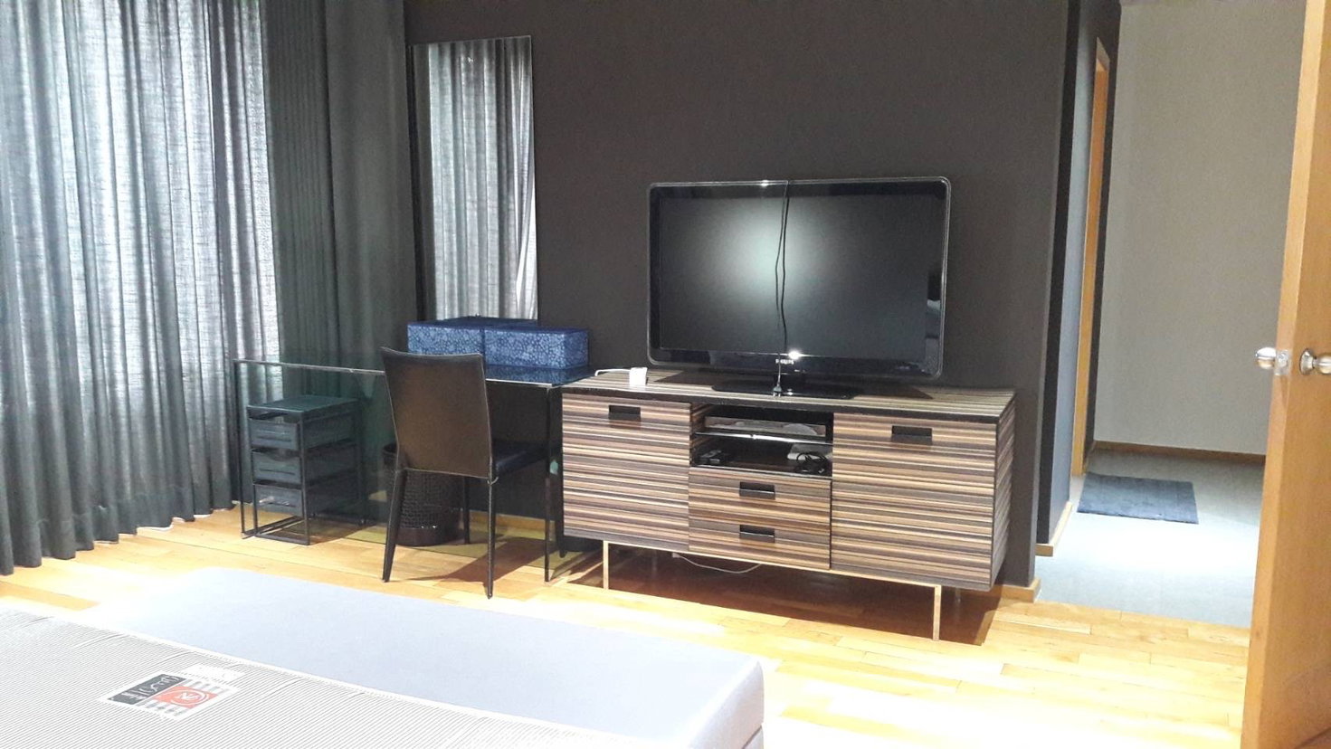 รูป Luxury 3 Bed Condo @ The Emporio Place ใจกลางพร้อมพงษ์
กว้าง 161 ตรม. สระว่ายน้ำ ฟิตเนส พร้อมเข้าอยู่ 85,000 บาท/เดือน! - รูปที่ 2/8