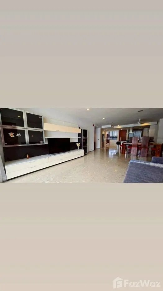picture Ficus Lane 6614205 - 9/16