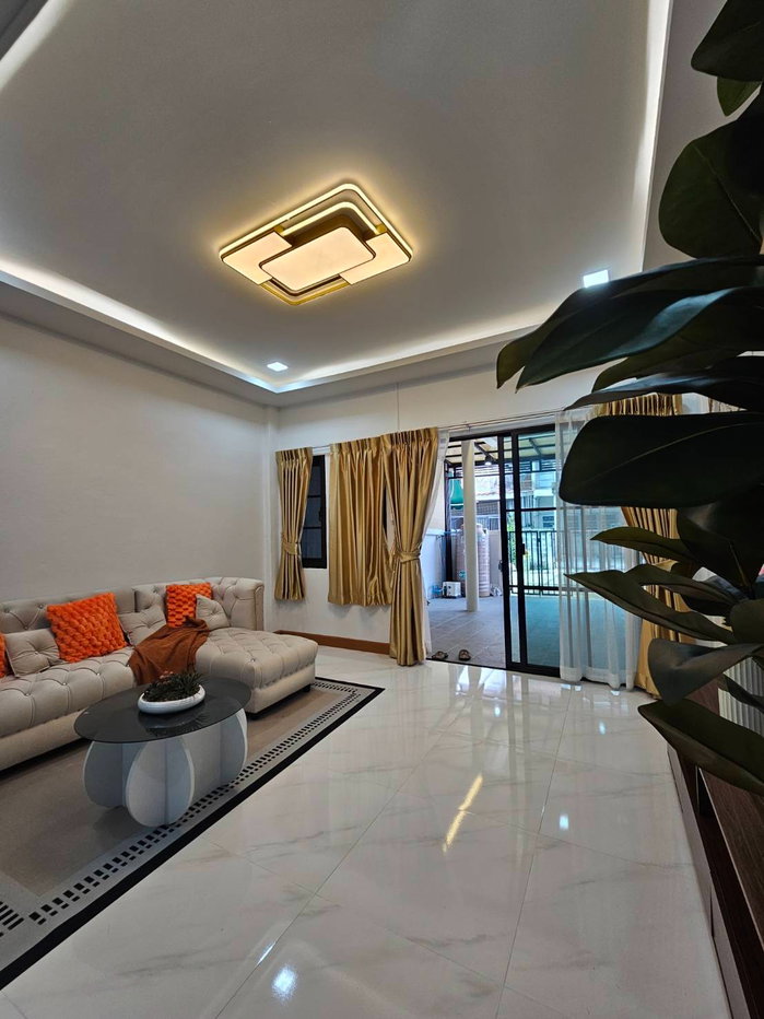 รูป ทาวน์เฮาส์ ตกแต่งรีโนเวทใหม่ทั้งหลัง สวยงาม ทำเลดี ใกล้รถไฟฟ้า ม.พัชรัฐ คู้บอน27แยก31 เฟอร์ฯครบ เข้าอยู่ได้เลย - รูปที่ 5/11