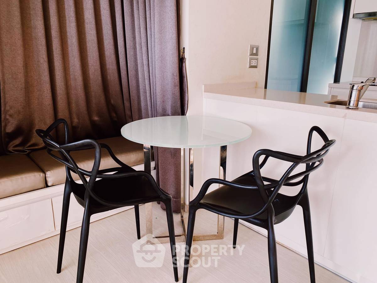 รูป คอนโด 1-ห้องนอน ที่ ริทึ่ม สุขุมวิท42 ใกล้ BTS เอกมัย (ID 821125) - รูปที่ 9/15