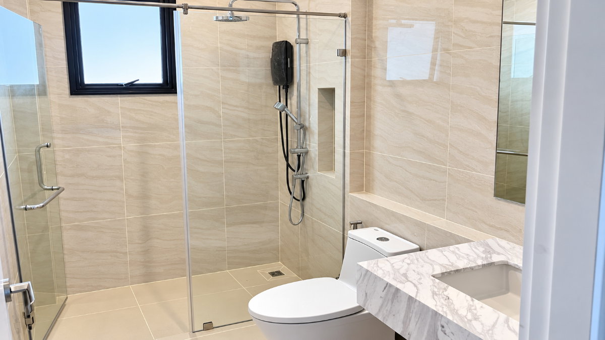 picture Crown Estate 4 bed 3 bath ECL #219 - 13/21