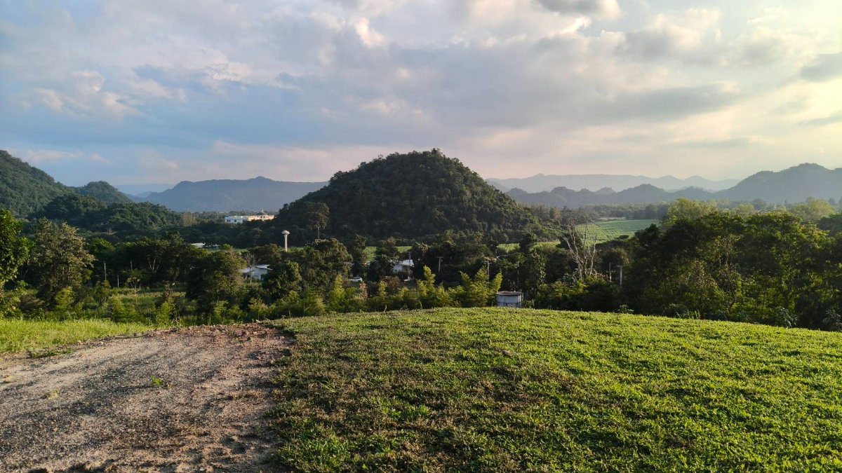 รูป ขายที่ดินบนเนินเขา เขาใหญ่ 2ไร่ เส้นธนะรัชต์ หมูสี หนองน้ำแดง ปากช่อง ที่สูงบนเนิน วิวเขาสวยมาก ทิวเขาสลับซับซ้อน เพชรเม็ดงาม น้ำไฟพร้อม ใกล้M6 ตลาด - รูปที่ 3/5