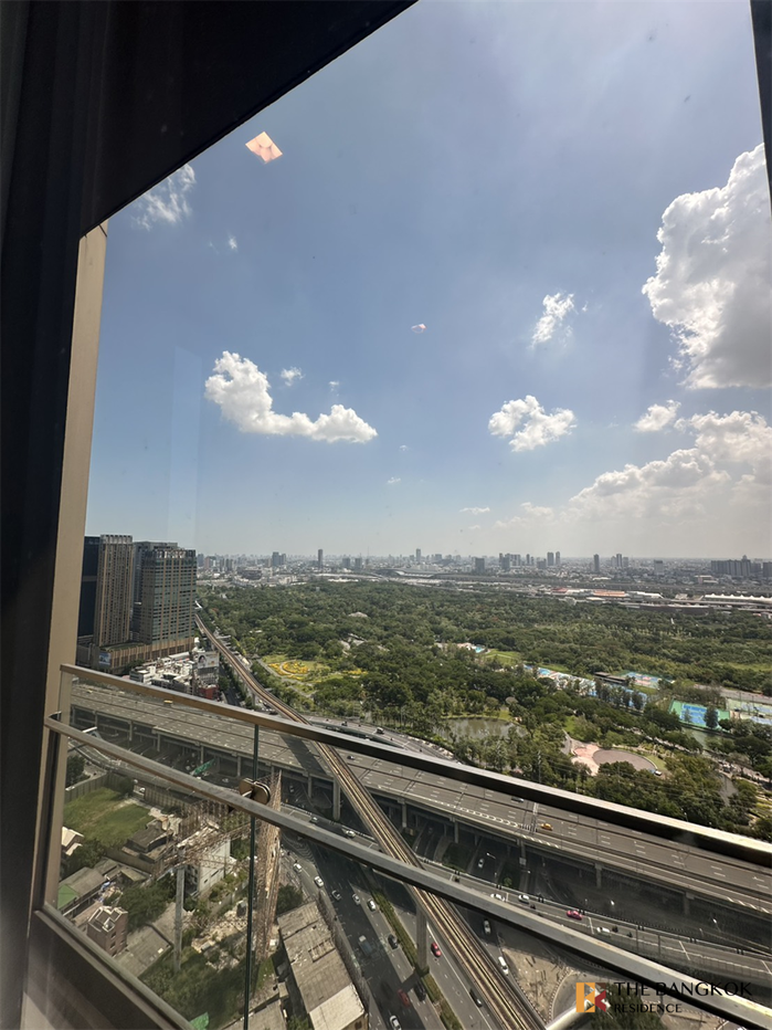 picture The Crest Park Residences near MRT Phahonyothin Station Convenient Travel, Great Value per Square Meter - 2/10