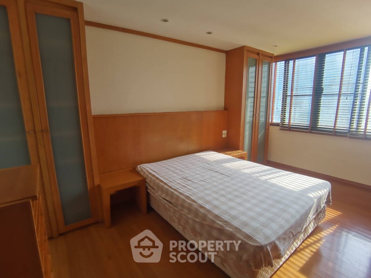 picture 22nd-Floor 2-BR at Lake Avenue Sukhumvit 16 Near BTS Asoke (ID 514394) - 5/10
