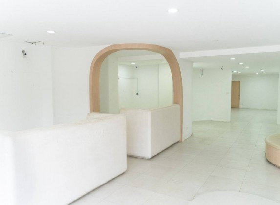 รูป ให้เช่าอาคารสำนักงาน 4.5 ชั้น พร้อมลิฟท์โดยสาร / ทำเล ริมถนนศรีนครินทร์ ใกล้ห้างพาราไดซ์พาร์ค ศรีนครินทร์ / ด้านหลัง ห้างพาราไดซ์พาร์ค - รูปที่ 4/17