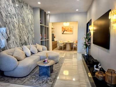 Townhouses for sale Bangkok : Special Deal with Garden/Pool view. Close to International School, CBD, Highway and Shopping Mall 