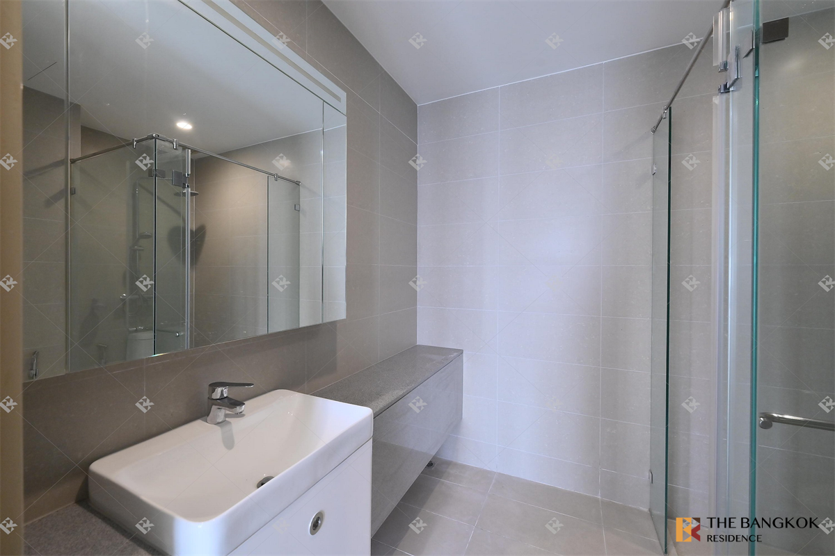 picture Popular units sell out fast Noble Ploenchit near BTS Phloen Chit - 4/10