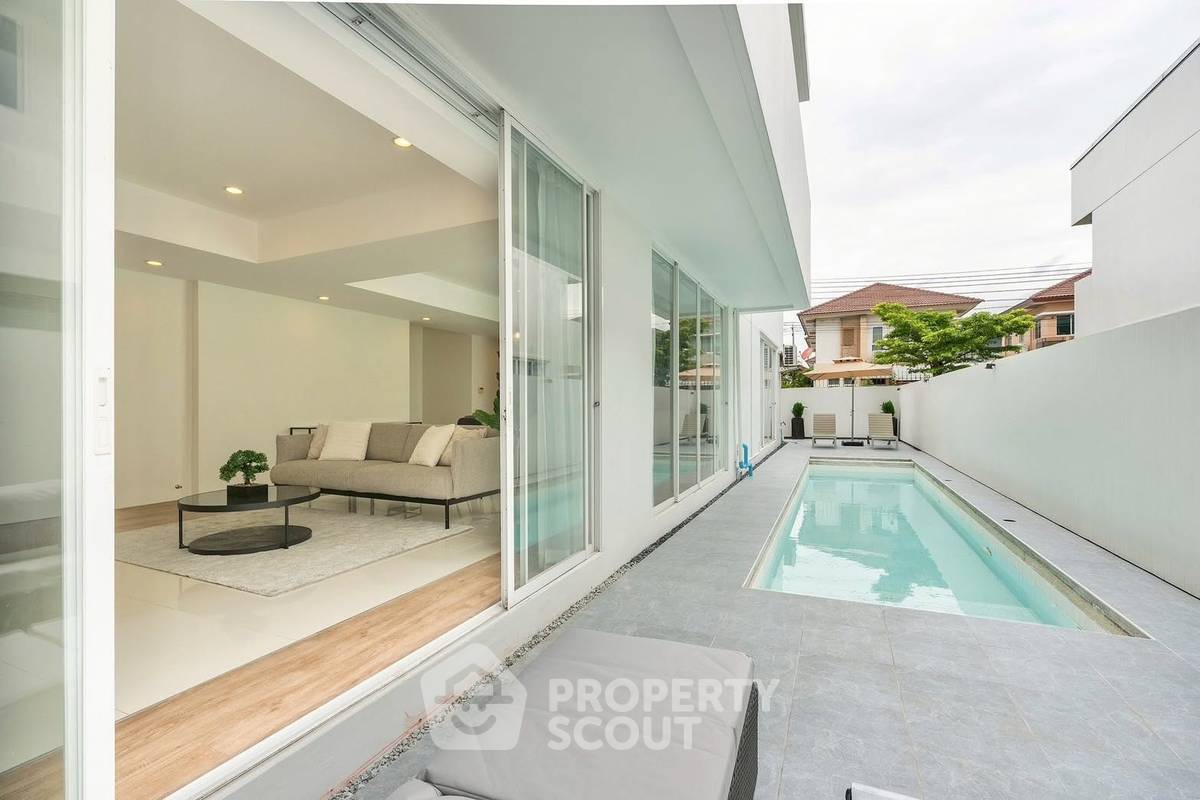 รูป บ้าน 4 ห้องนอน ขนาด 340 ตร.ม. Courtyard Villa Rama 9 - Wongwaen (ID 3446091) - รูปที่ 3/14
