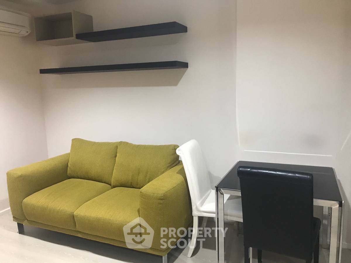 picture 17th-Floor 1-BR Condo At Rhythm Sathorn Near BTS Saphan Taksin (ID 426519) - 1/7