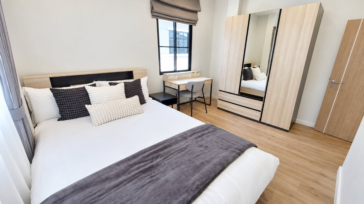 picture Crown Estate 4 bed 3 bath ECL #219 - 11/21