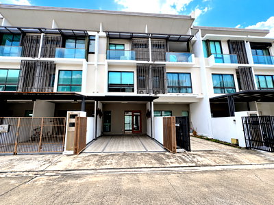 ทาวน์โฮม กรุงเทพมหานคร : ขายด่วน ราคาพิเศษ! Townhome 3 ชั้น The Landmark เอกมัย–รามอินทรา | Built-in พรีเมียมทั้งหลัง พร้อมเฟอร์นิเจอร์ครบ บ้านสภาพใหม่ ทำเลดี เดินทางสะดวก