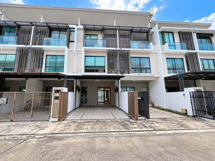 ขายด่วน ราคาพิเศษ! Townhome 3 ชั้น The Landmark เอกมัย–รามอินทรา | Built-in พรีเมียมทั้งหลัง พร้อมเฟอร์นิเจอร์ครบ บ้านสภาพใหม่ ทำเลดี เดินทางสะดวก
