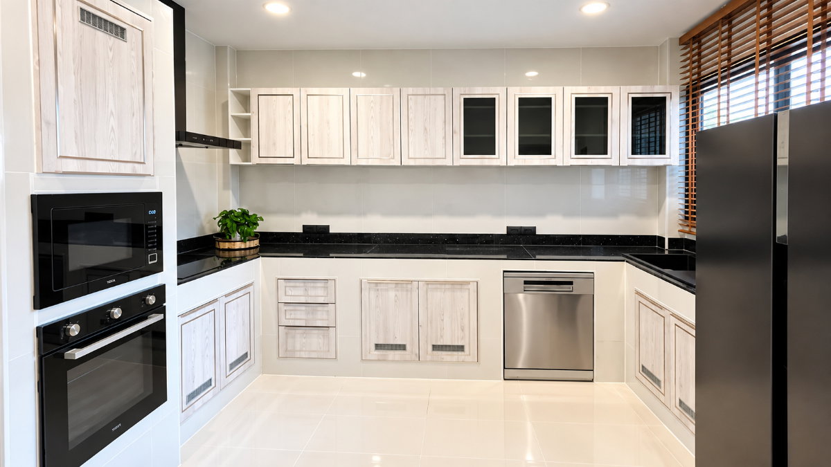picture Crown Estate 4 bed 3 bath ECL #219 - 8/21