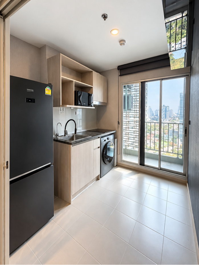 picture ðĨ Condo for Sale: ELIO SATHORN-WUTTHAKAT, 19th Floor, Pool View, Only 2.49 MB! - 6/10