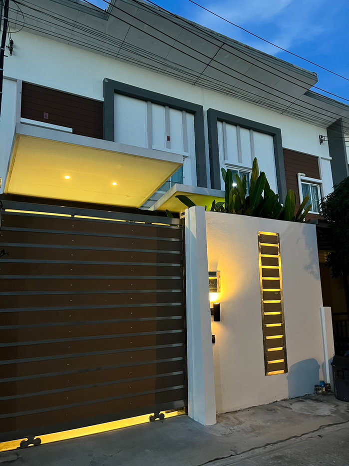 รูป T 1540 ให้เช่า ทาวน์โฮม 2 ชั้น ม.ไลโอ อีลิค เวสต์เกต บ้านสวย ตกแต่งครบสวยหรู พร้อมอยู่ ราคา 22,500 บาท - รูปที่ 1/22