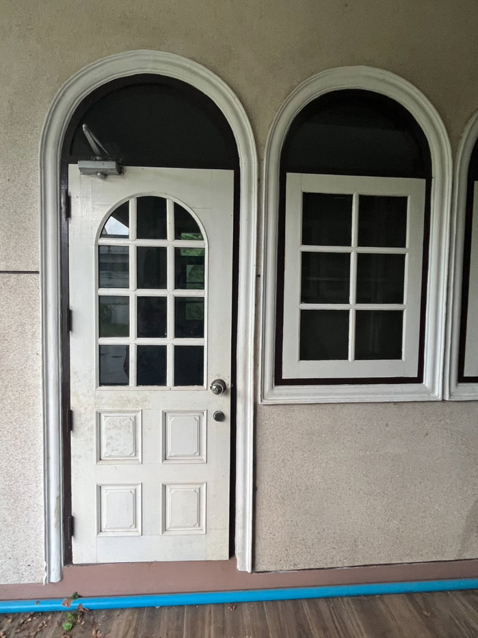 picture Home for rent with front yard and parking area - 6/24