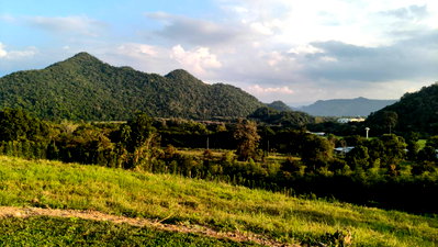 ที่ดิน ปากช่อง โคราช : ขายที่ดินบนเนินเขา เขาใหญ่ 2ไร่ เส้นธนะรัชต์ หมูสี หนองน้ำแดง ปากช่อง ที่สูงบนเนิน วิวเขาสวยมาก ทิวเขาสลับซับซ้อน เพชรเม็ดงาม น้ำไฟพร้อม ใกล้M6 ตลาด