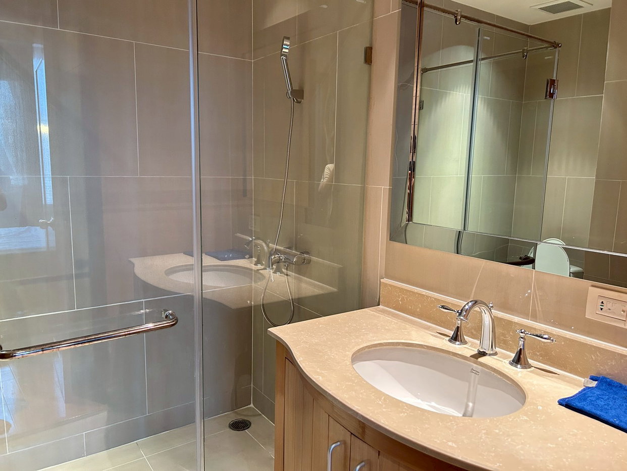 picture 💎 Stunning 2-Bed Condo, Prime Location | 🏢 The Empire Place - 7/9