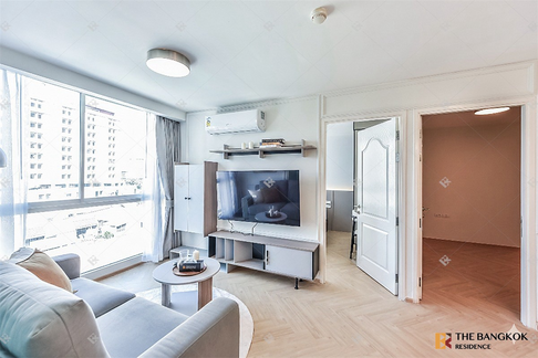 Chateau In Town Phaholyothin 11 is a condominium project, developed by CMC Group, located at Soi Sena Ruam, Samsen Nai, Phaya Thai, Bangkok 10400. Construction of Chateau In Town Phaholyothin 11 was c คอนโดย่าน CBD ราคาถูกกว่าตลาด ใกล้ BTS สถานีเสนาร่วม