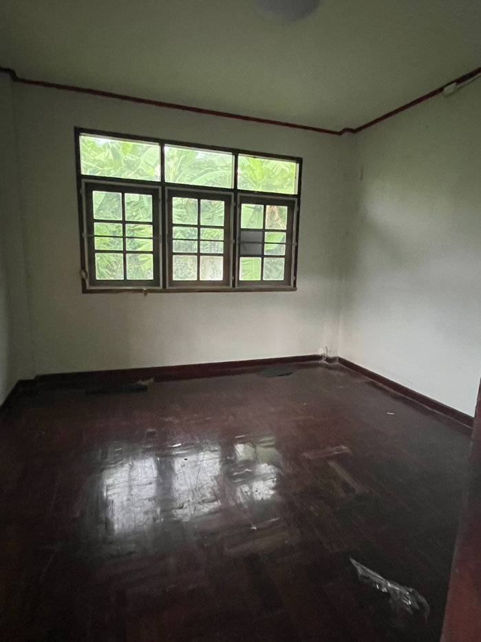 picture Home for rent with front yard and parking area - 7/24