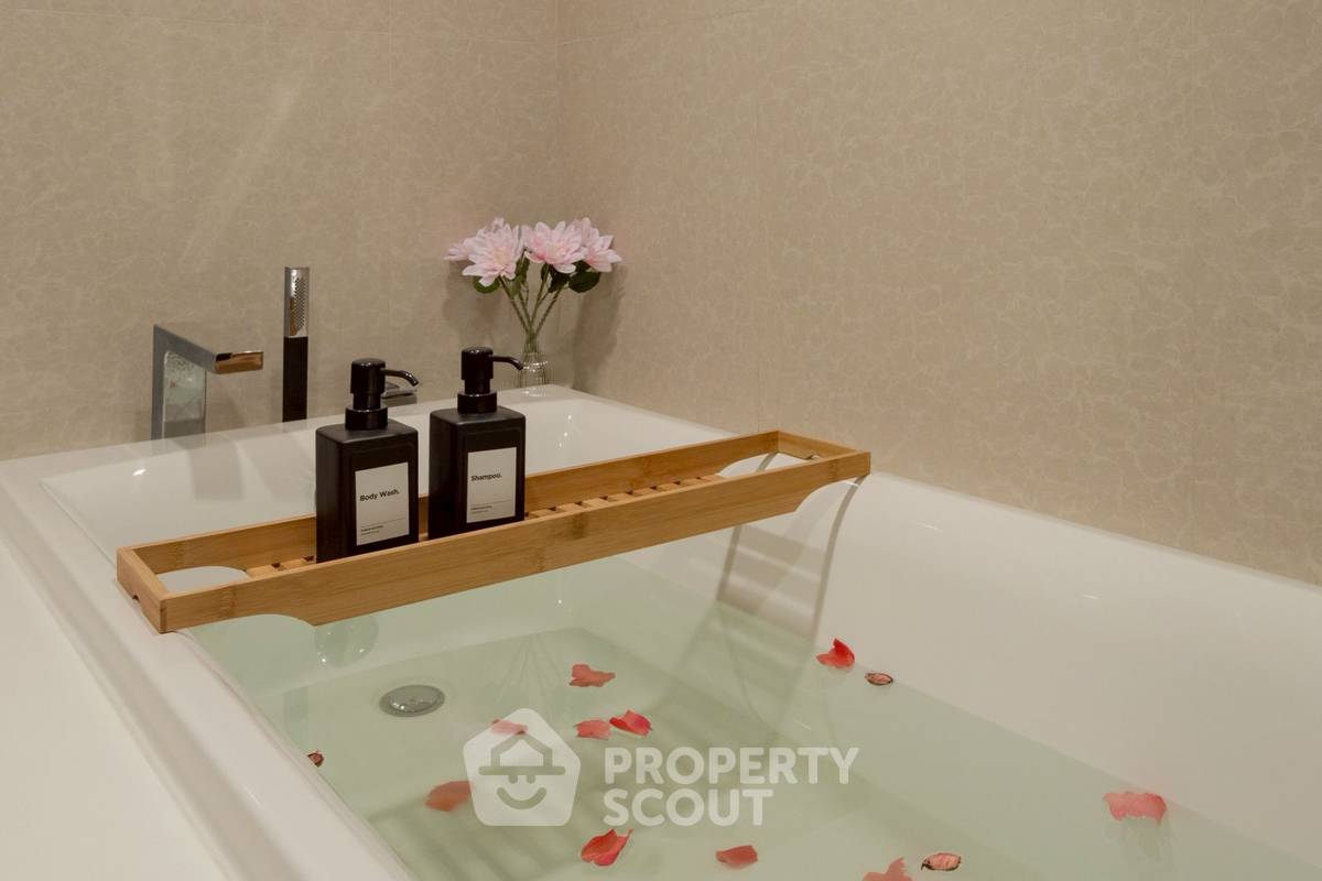picture 2-BR Condo At LIV @ 49 In Phrom Phong Near BTS Thong Lor (ID 900604) - 26/36