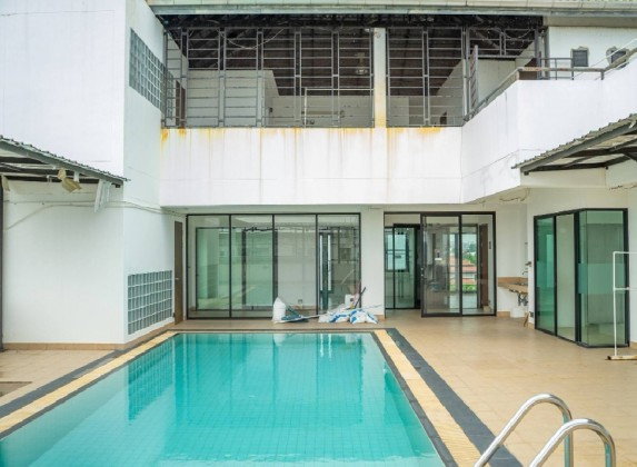 รูป ให้เช่าอาคารสำนักงาน 4.5 ชั้น พร้อมลิฟท์โดยสาร / ทำเล ริมถนนศรีนครินทร์ ใกล้ห้างพาราไดซ์พาร์ค ศรีนครินทร์ / ด้านหลัง ห้างพาราไดซ์พาร์ค - รูปที่ 16/17