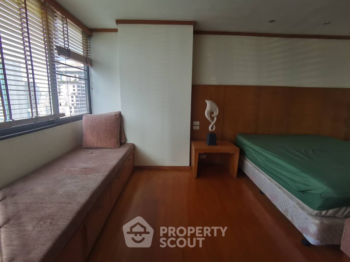 picture 22nd-Floor 2-BR at Lake Avenue Sukhumvit 16 Near BTS Asoke (ID 514394) - 4/10
