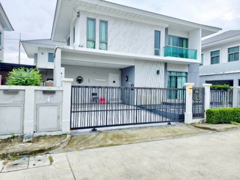 Robinson ลาดกระบัง 1กม.สุขุมวิท 77 บ้านเดี่ยว 2ชั้น 4 นอน 3 น้ำ ดีไซน์ทันสมัย ขนาดที่ดิน 54ตร.ว.จัดเต็มเฟอร์ฯ เหมาะสำหรับอยู่อาศัย โฮมออฟฟิศ